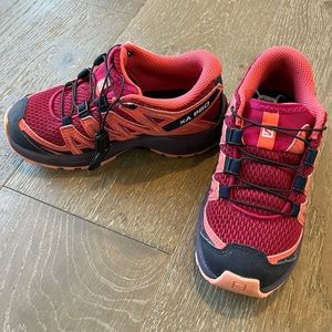 Salomon little girls shoes. Used 2-3 times